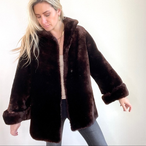 Vintage Brown Mob Wife Aesthetic Faux Fur Coat Size Medium to Large - Picture 2 of 16